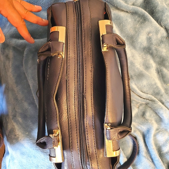 Navy blue multi pocket hand bag with detachable strap. - Picture 3 of 15